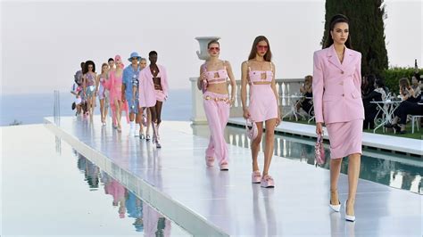 versace show on fx|versace pre fall 2023.